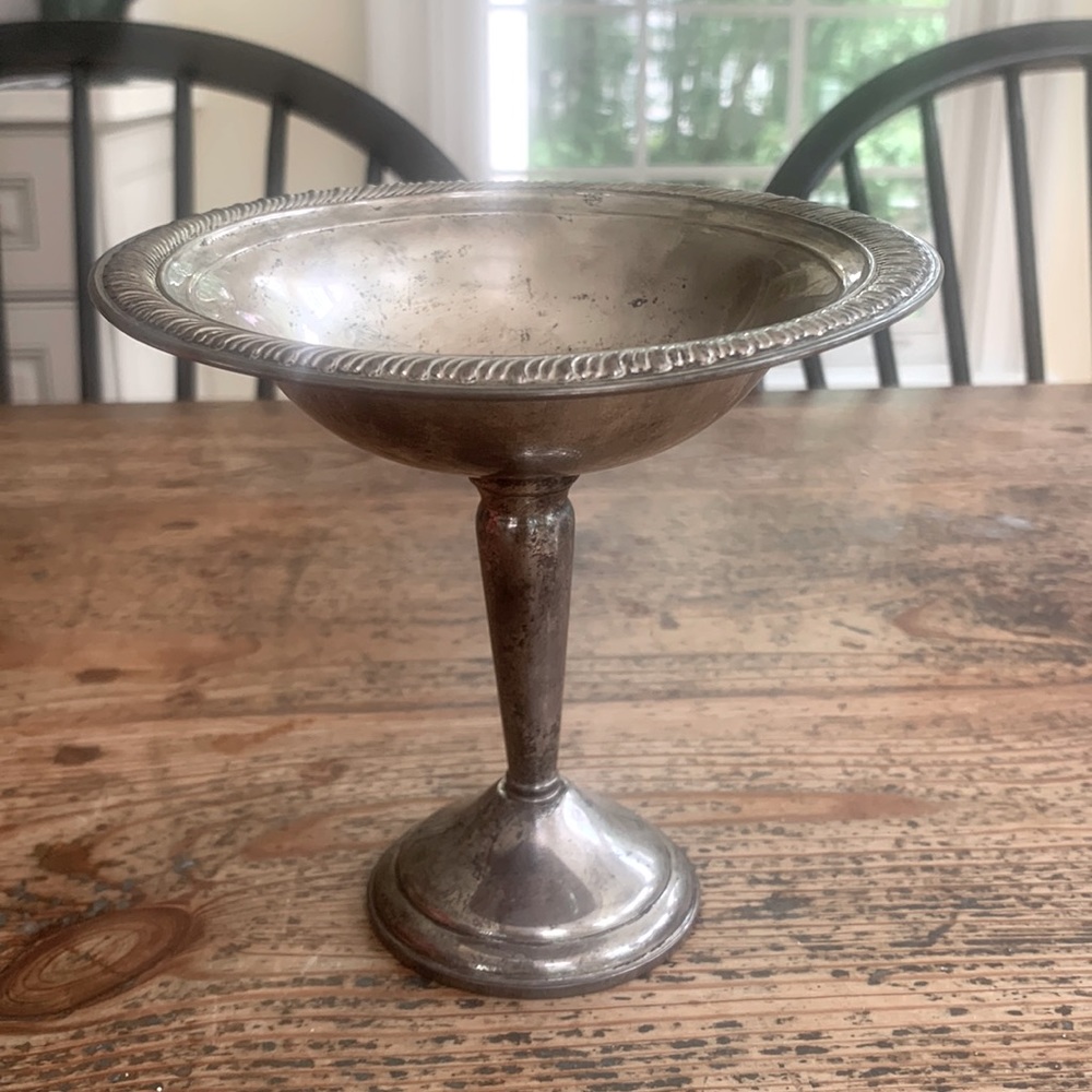 Serving dish.